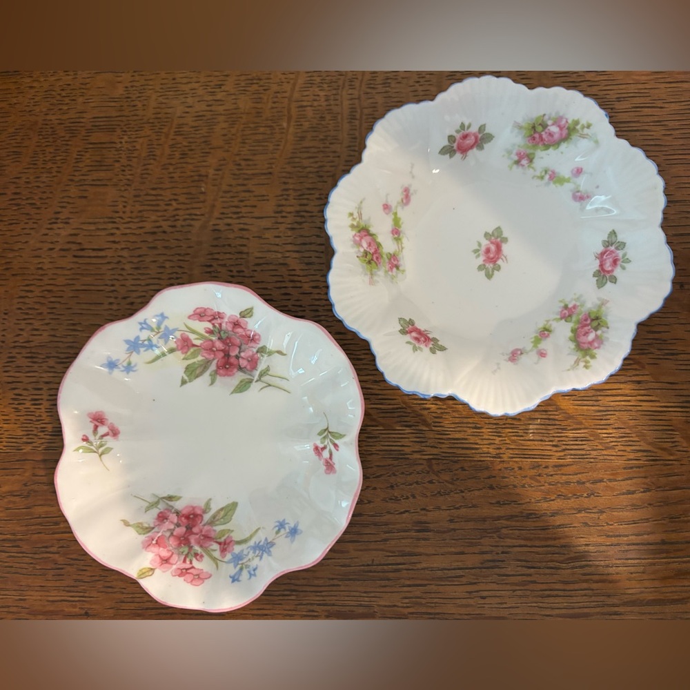 🌺SHELLEY SET OF 2 PIN/TRINKET DISHES